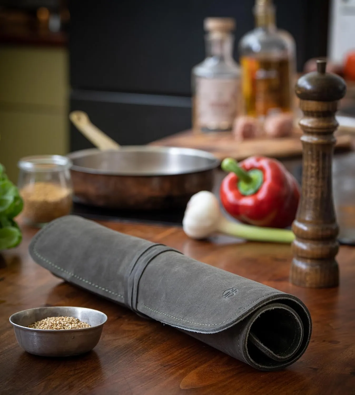 Angus Stoke Knife Bag for Chefs–knife Roll Bag leather 7 slots – Leather Knife Case Noah (green-olive)