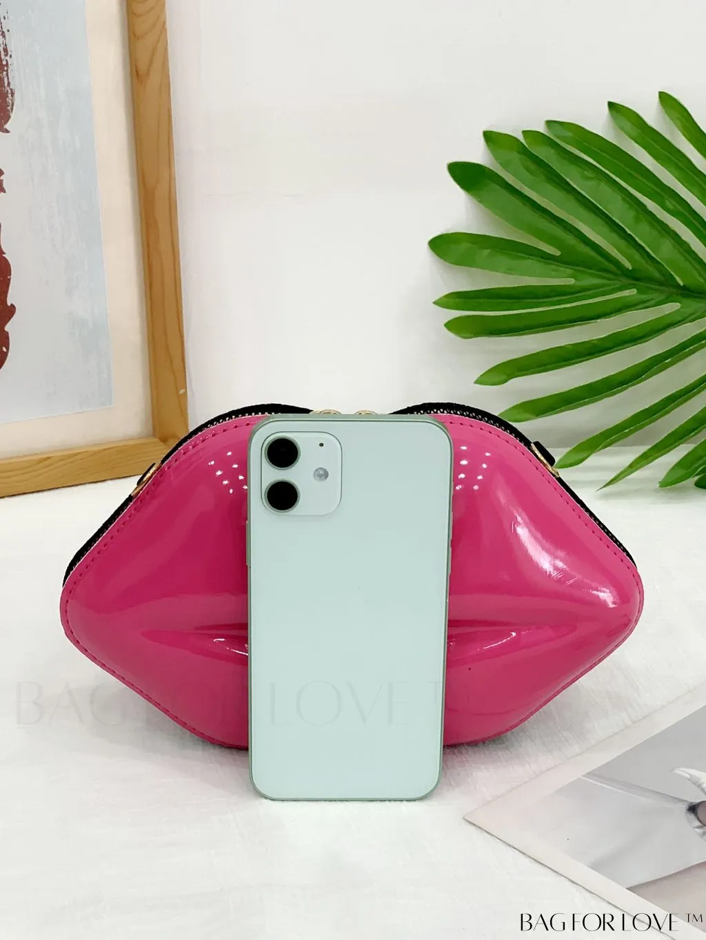 BagForLove - Lip Embellished Chain Clutch