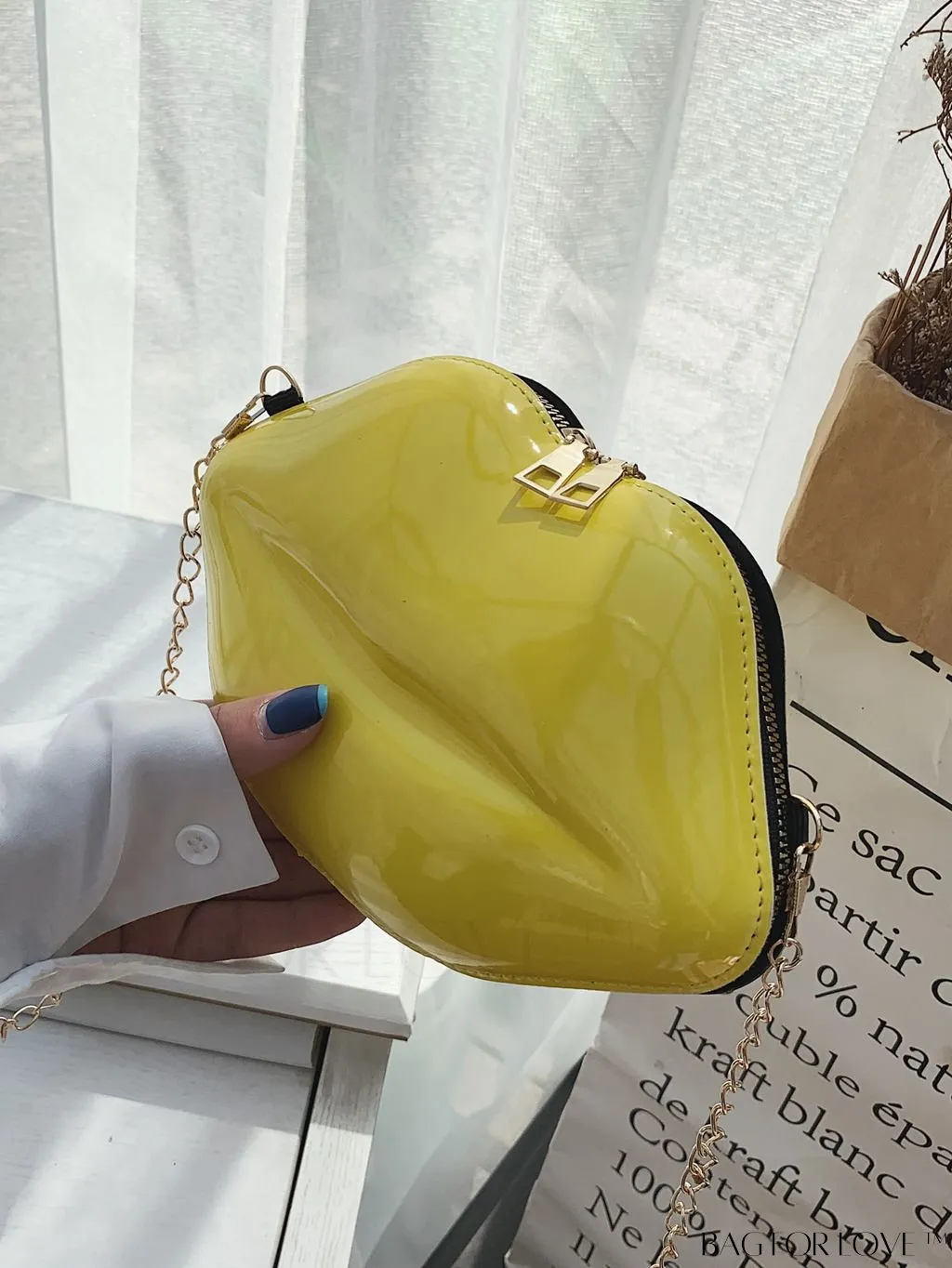 BagForLove - Lip Embellished Chain Clutch
