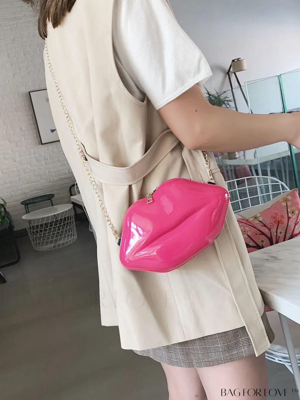 BagForLove - Lip Embellished Chain Clutch