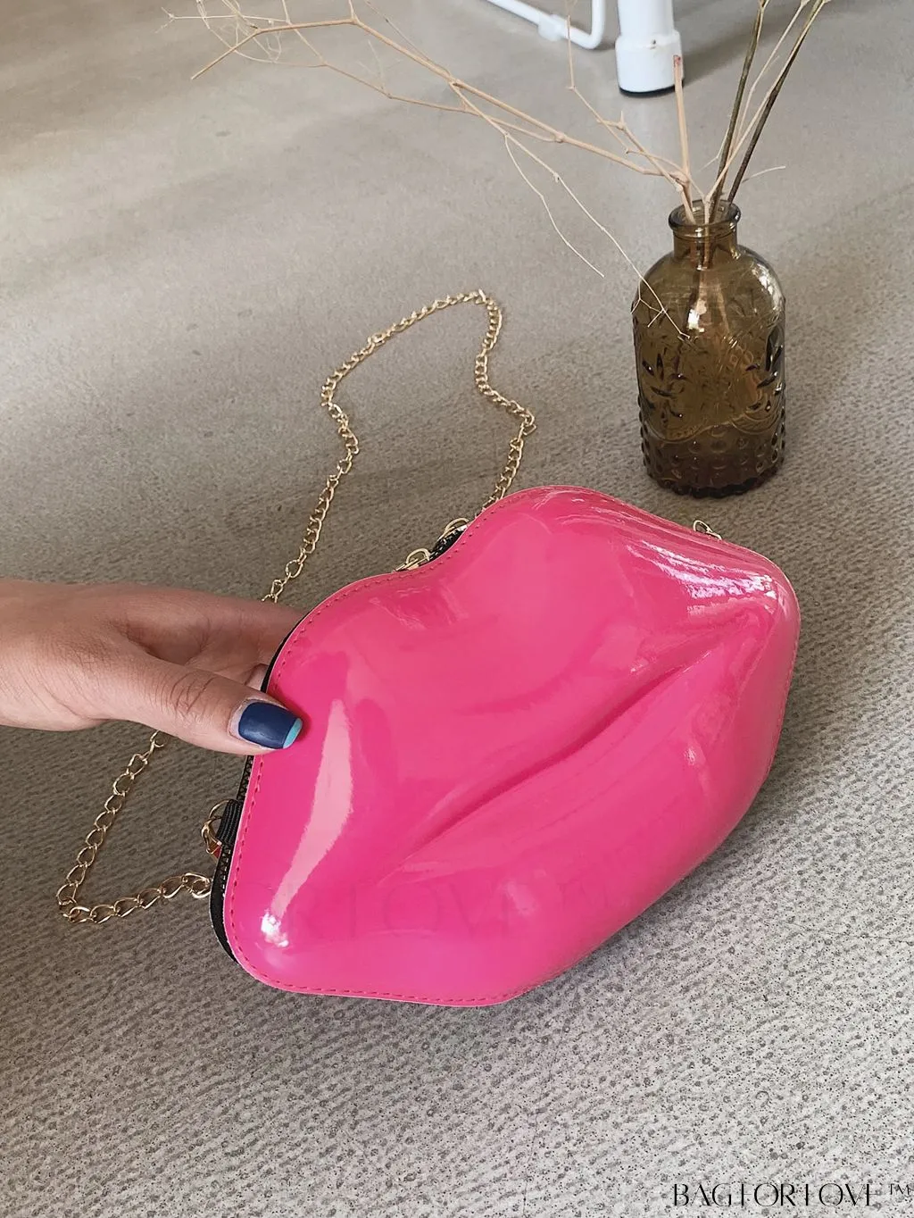 BagForLove - Lip Embellished Chain Clutch