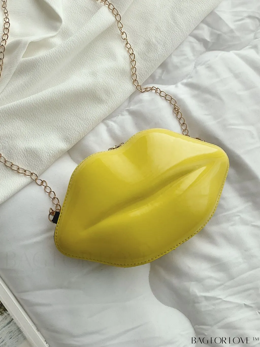 BagForLove - Lip Embellished Chain Clutch