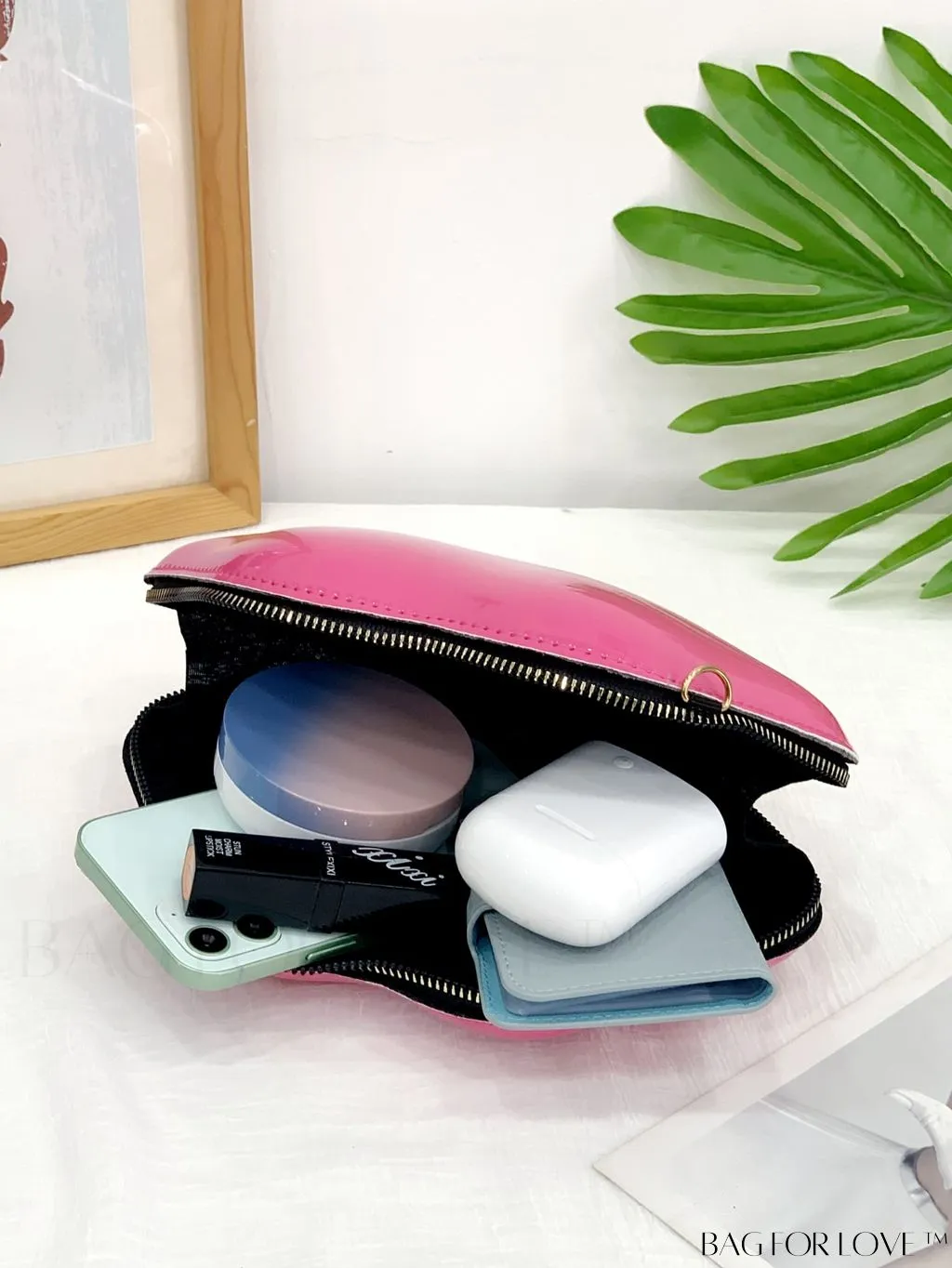 BagForLove - Lip Embellished Chain Clutch