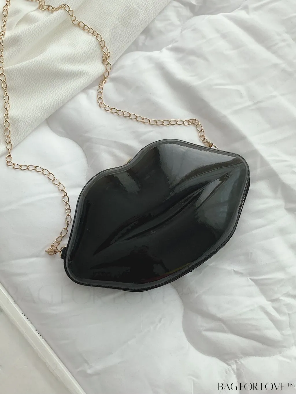 BagForLove - Lip Embellished Chain Clutch