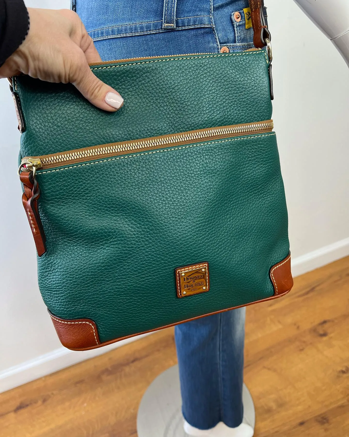 DOONEY & BOURKE PEBBLE GRAIN LEATHER CROSSBODY BAG