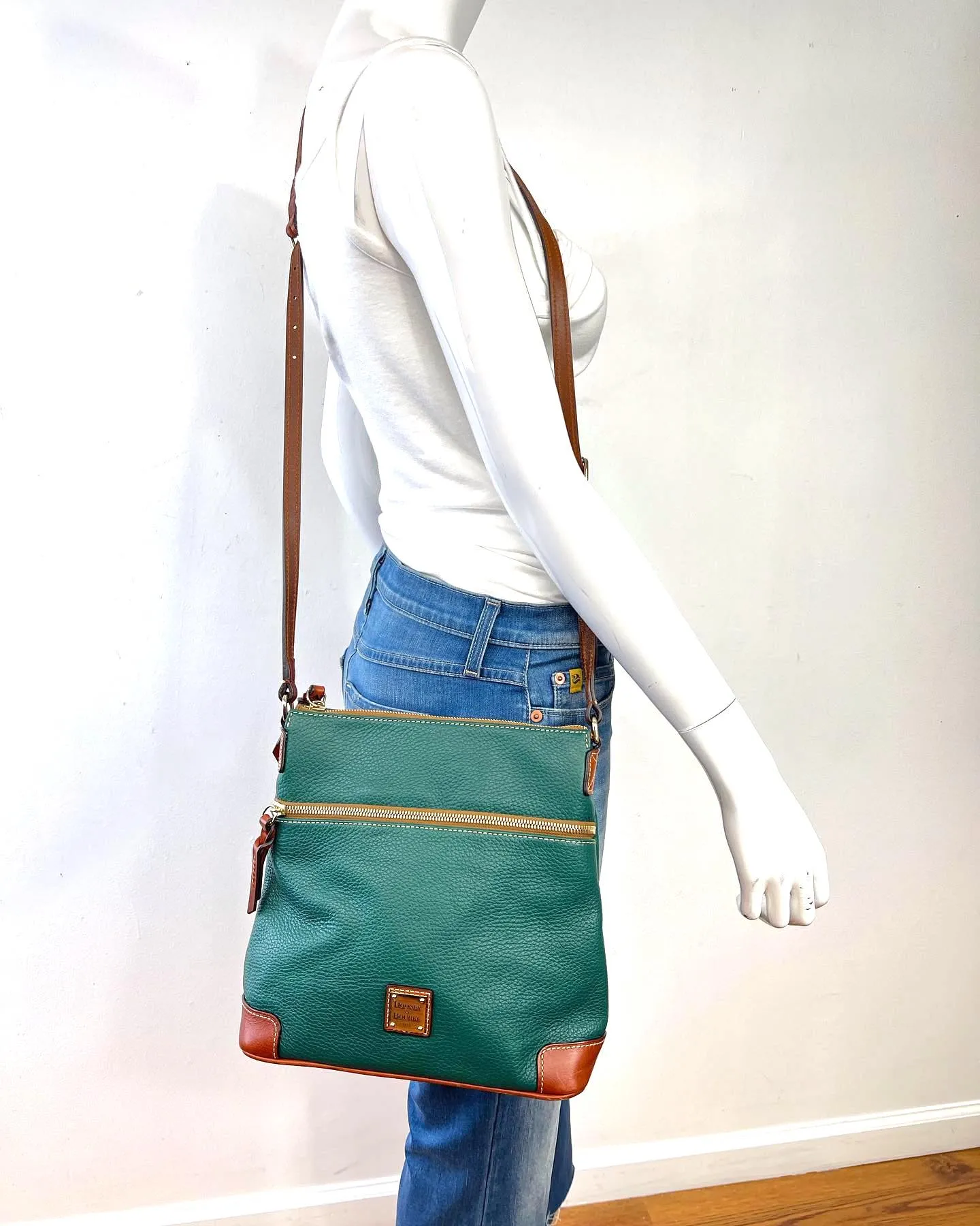DOONEY & BOURKE PEBBLE GRAIN LEATHER CROSSBODY BAG
