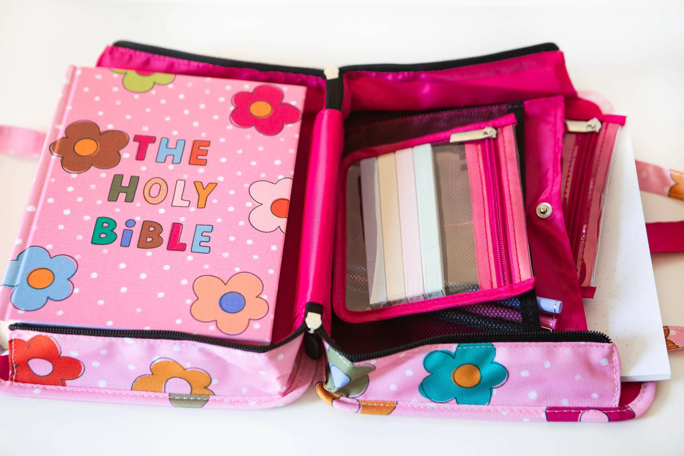 Dots   Daisies Bible Carrier Bag