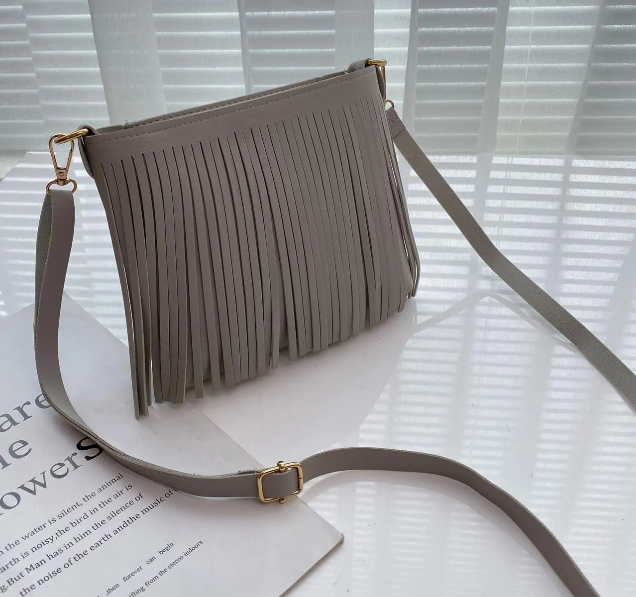 Fringe Crossbody Shoulder Bag Faux Leather Messenger Purse Western Cowgirl Tassel Handbags for Women, Grey