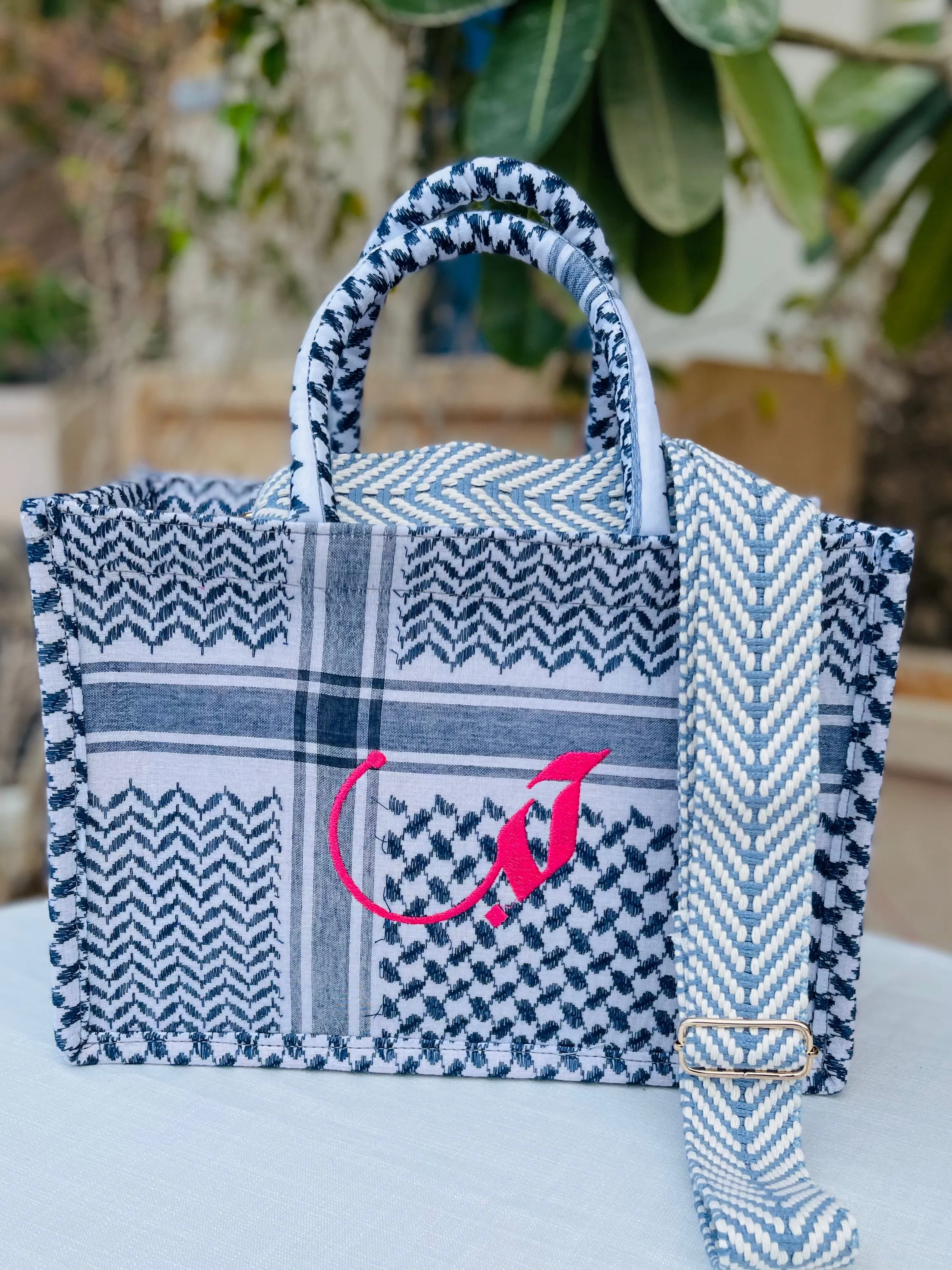 Kiffeyeh bag - White & Navy Blue