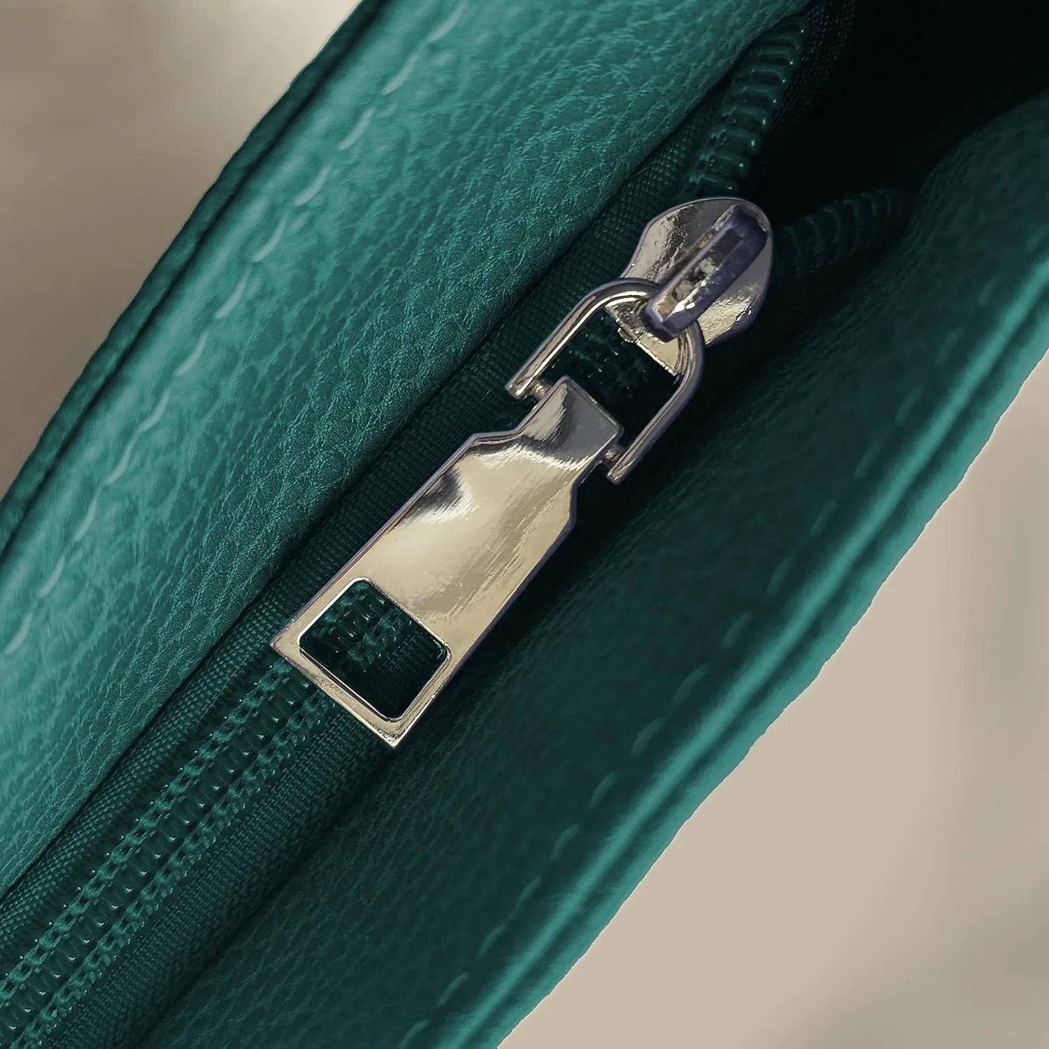 Littlearth NFL Pebble Split Hobo Bag, 14 x 4 x 10.5