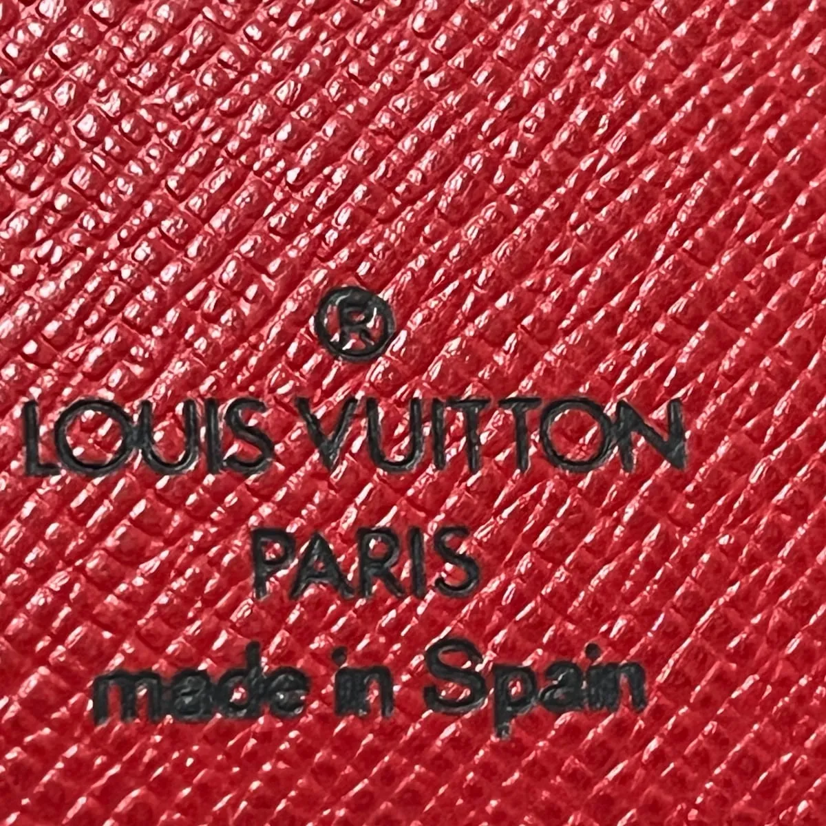 Louis Vuitton  Leather Wallet  ()