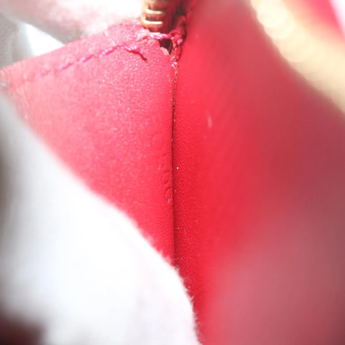 Louis Vuitton Porte-Monnaie  Patent Leather Wallet  ()