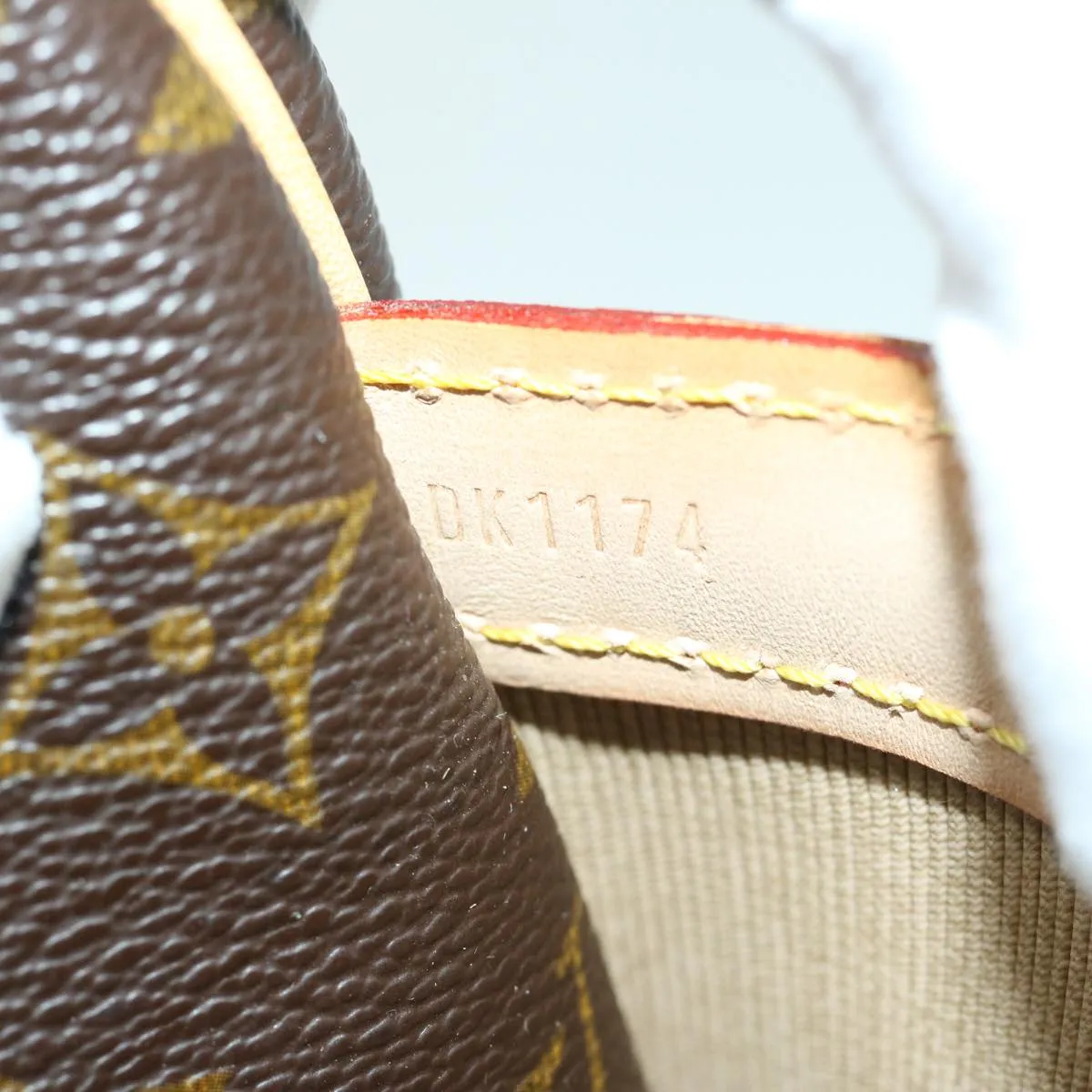 Louis Vuitton Reporter  Canvas Shoulder Bag ()