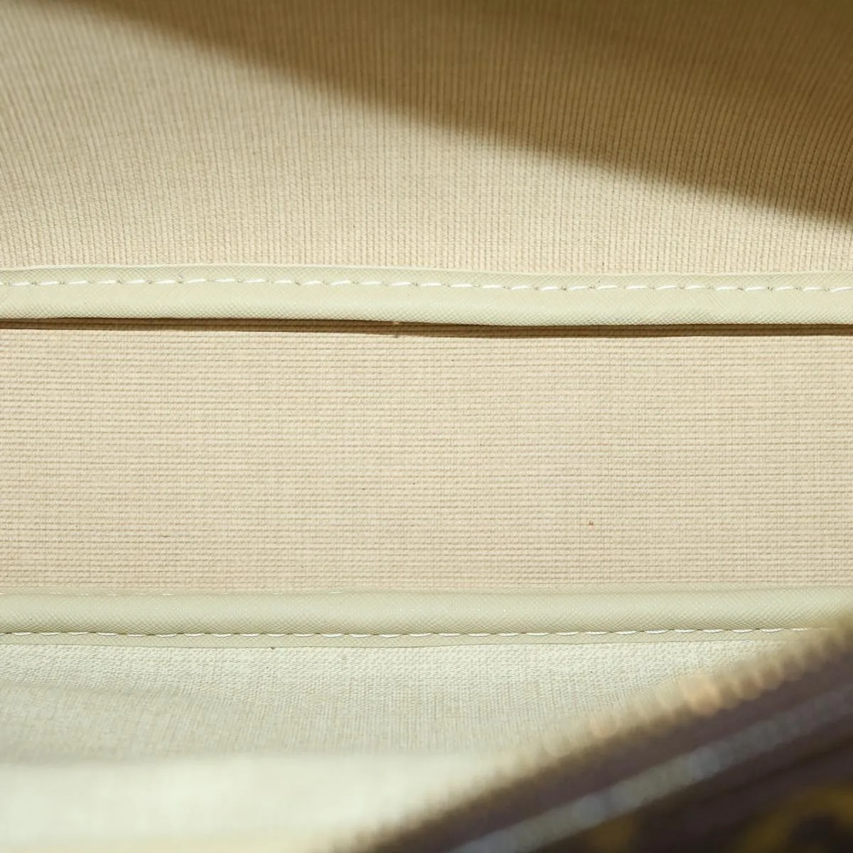 Louis Vuitton Reporter  Canvas Shoulder Bag ()