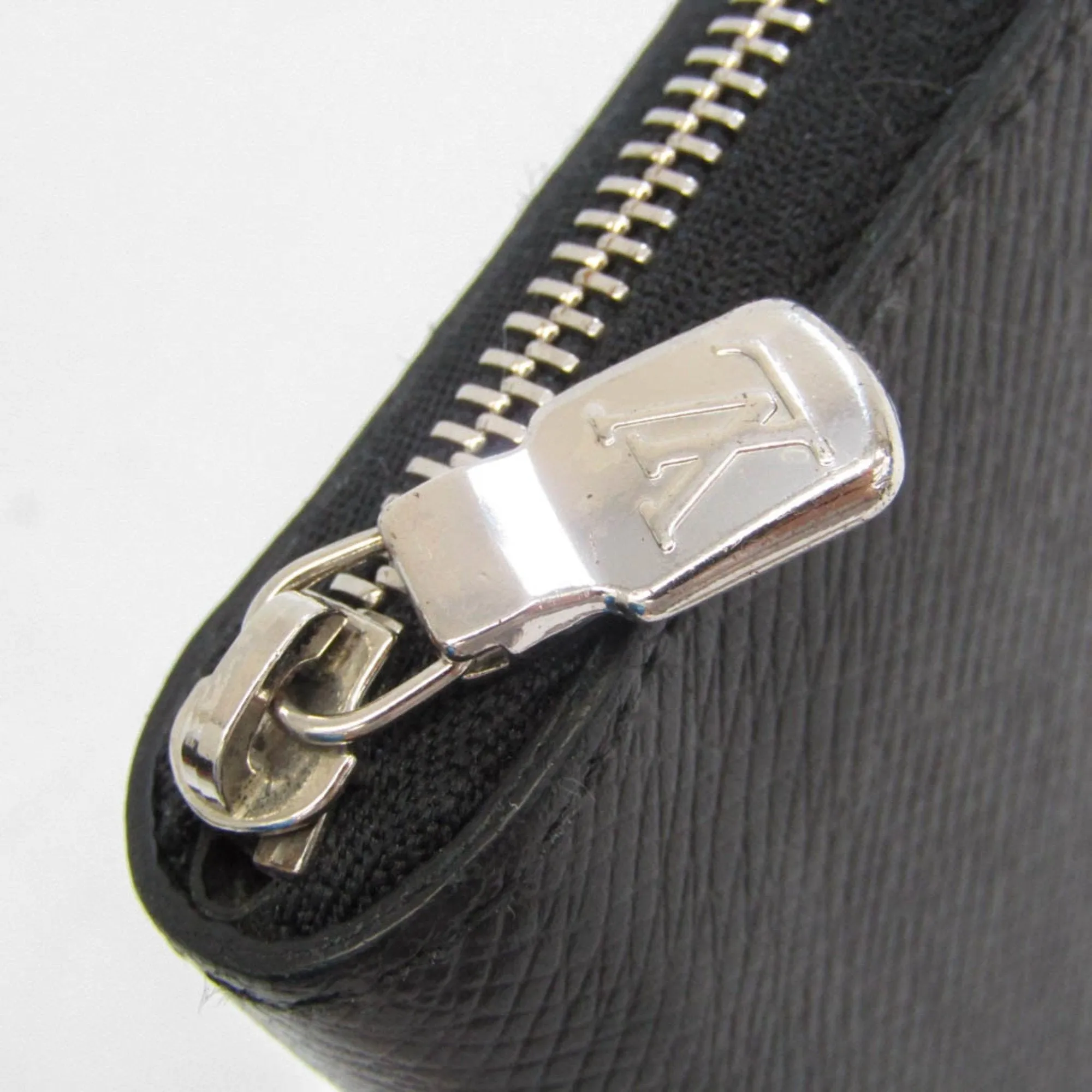 Louis Vuitton Taiga Zipped Coin Purse - Slate