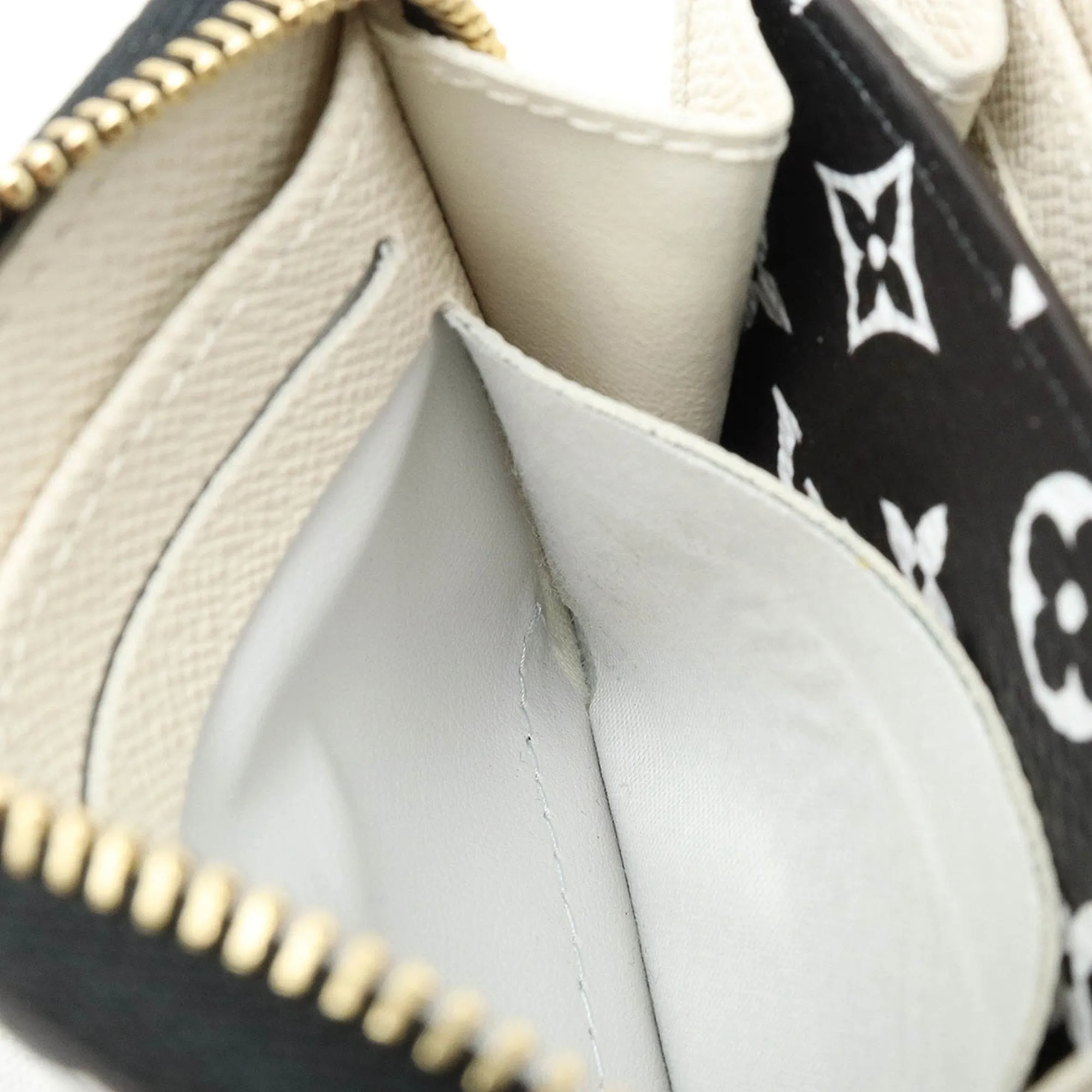 Louis Vuitton Zippy Coin Purse  Canvas Wallet  ()