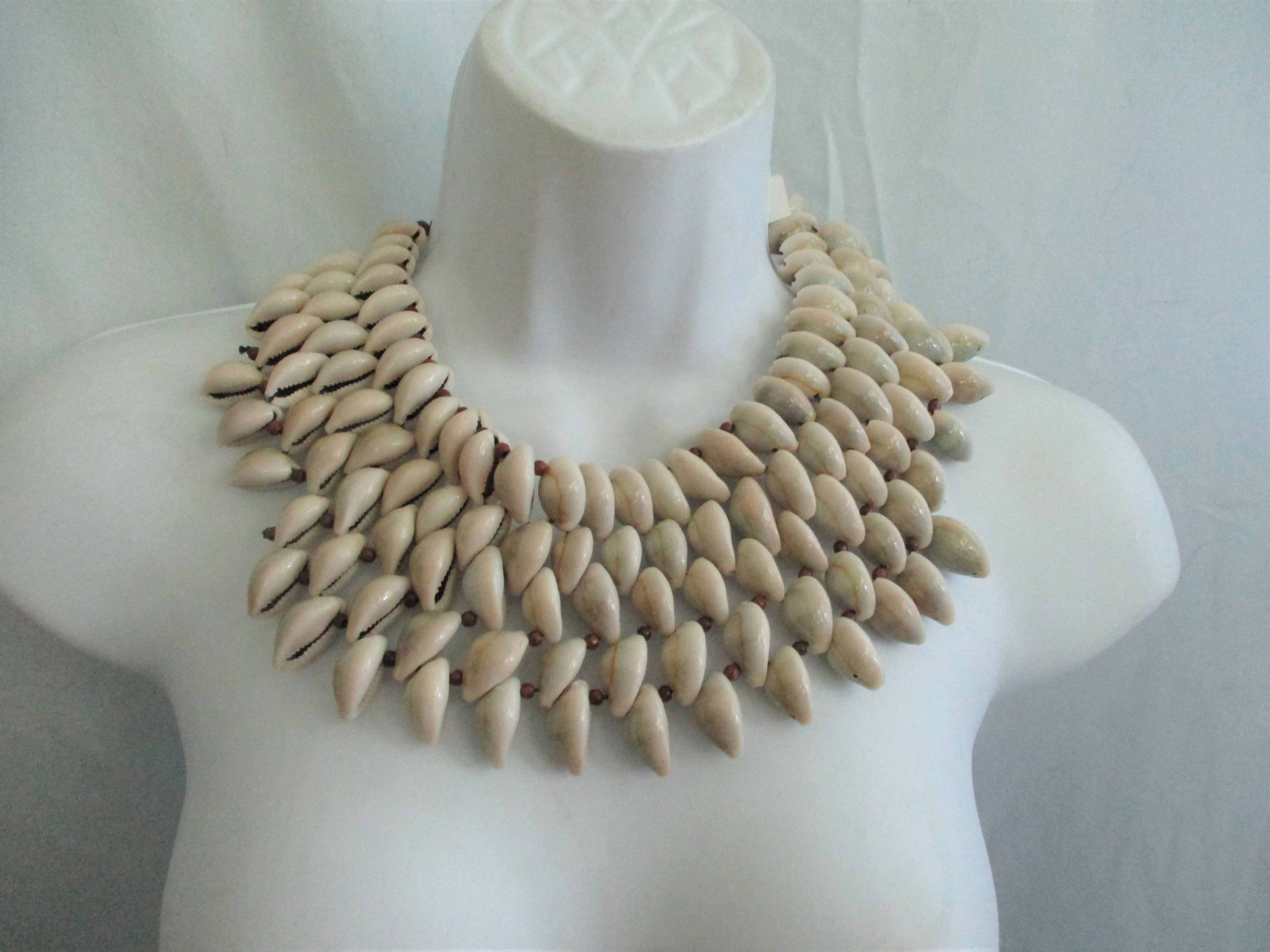 NWT Tiered COWRIE SHELL AFRICA Style Necklace Collar Bib Hippie Indie Ethnic Festival
