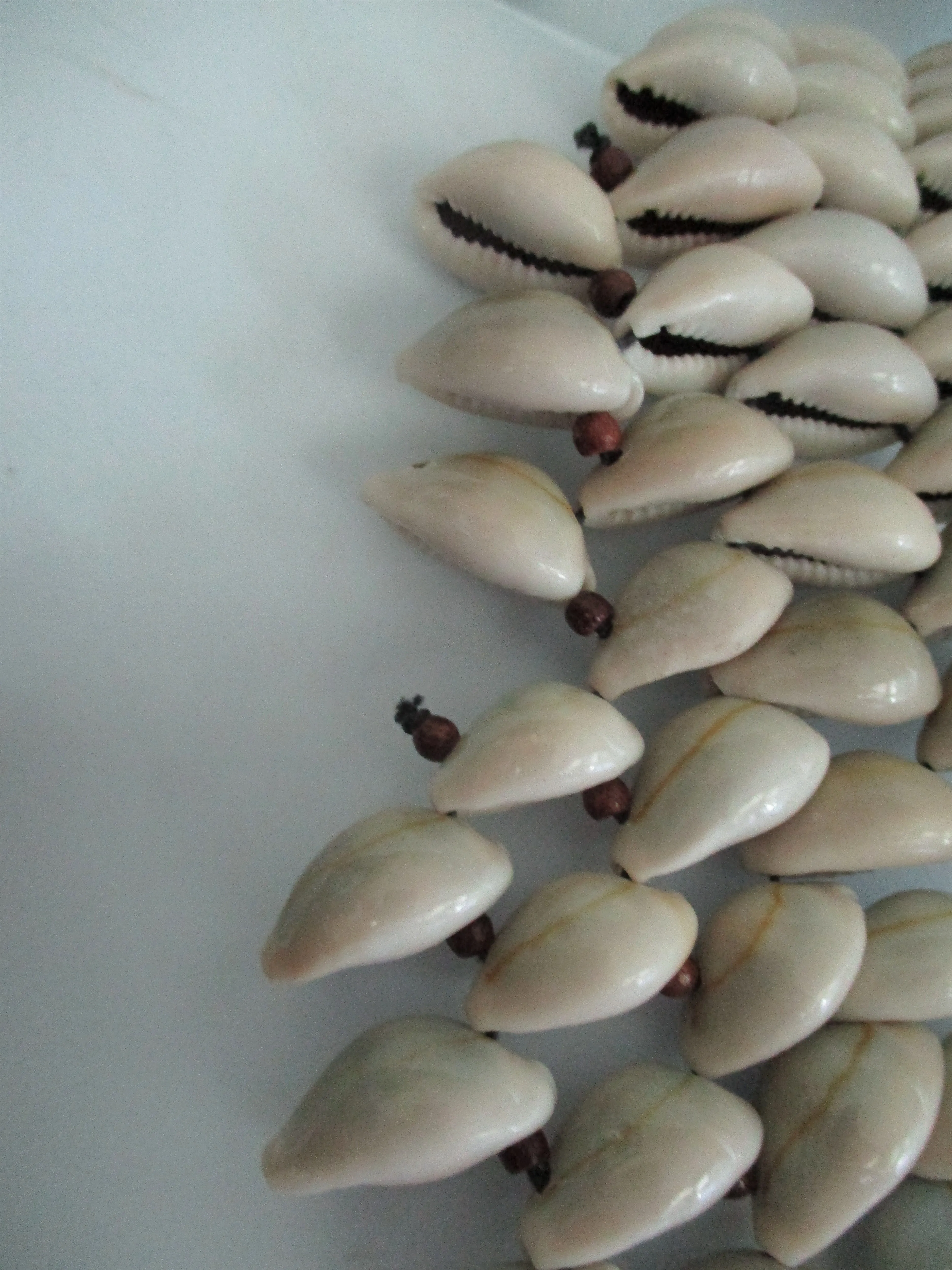 NWT Tiered COWRIE SHELL AFRICA Style Necklace Collar Bib Hippie Indie Ethnic Festival