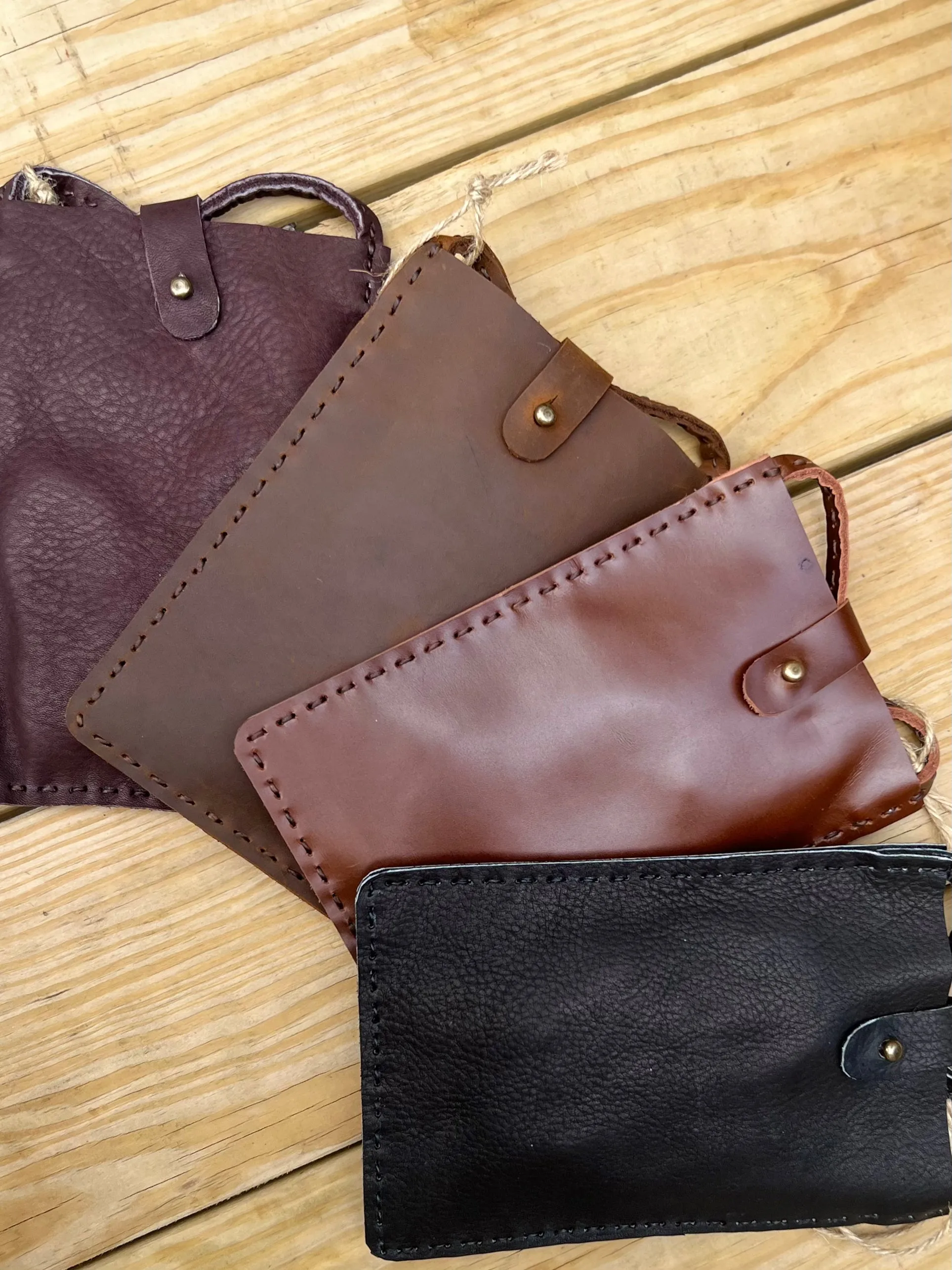 Pranee Classic Phone Crossbody