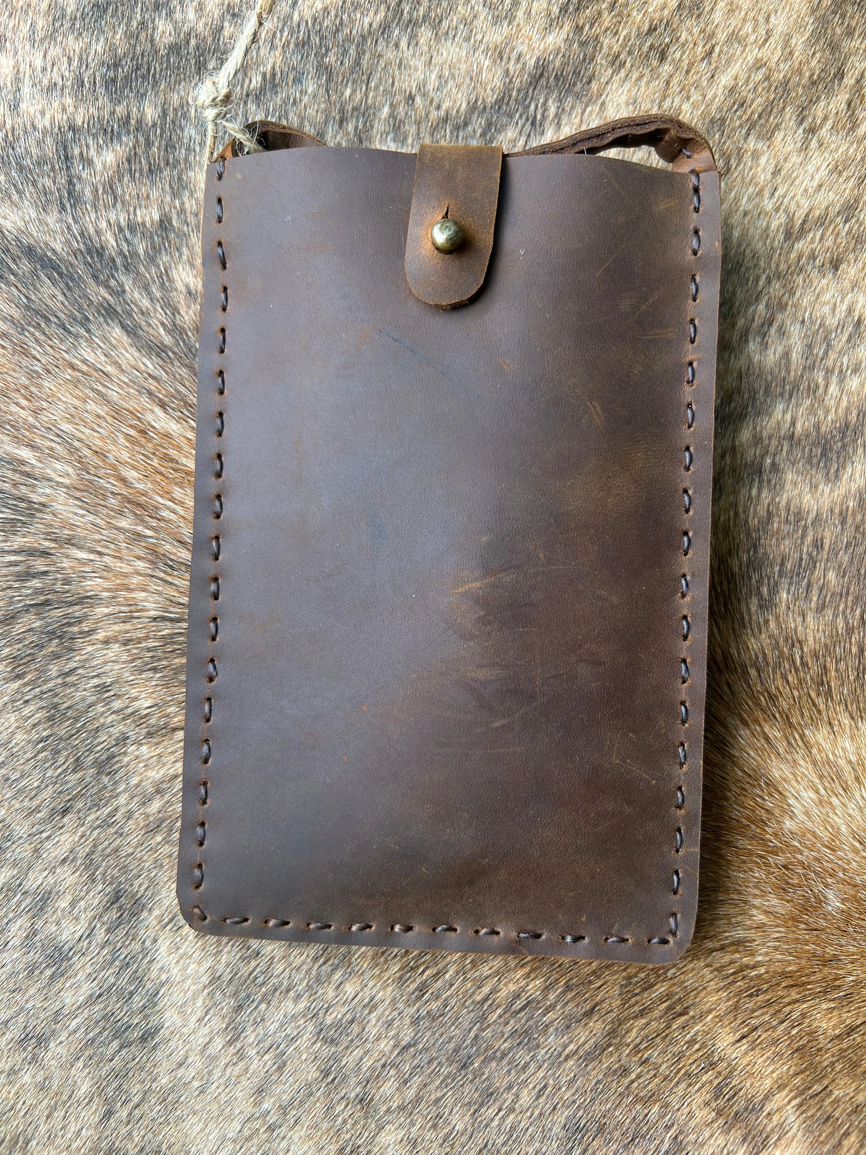 Pranee Classic Phone Crossbody