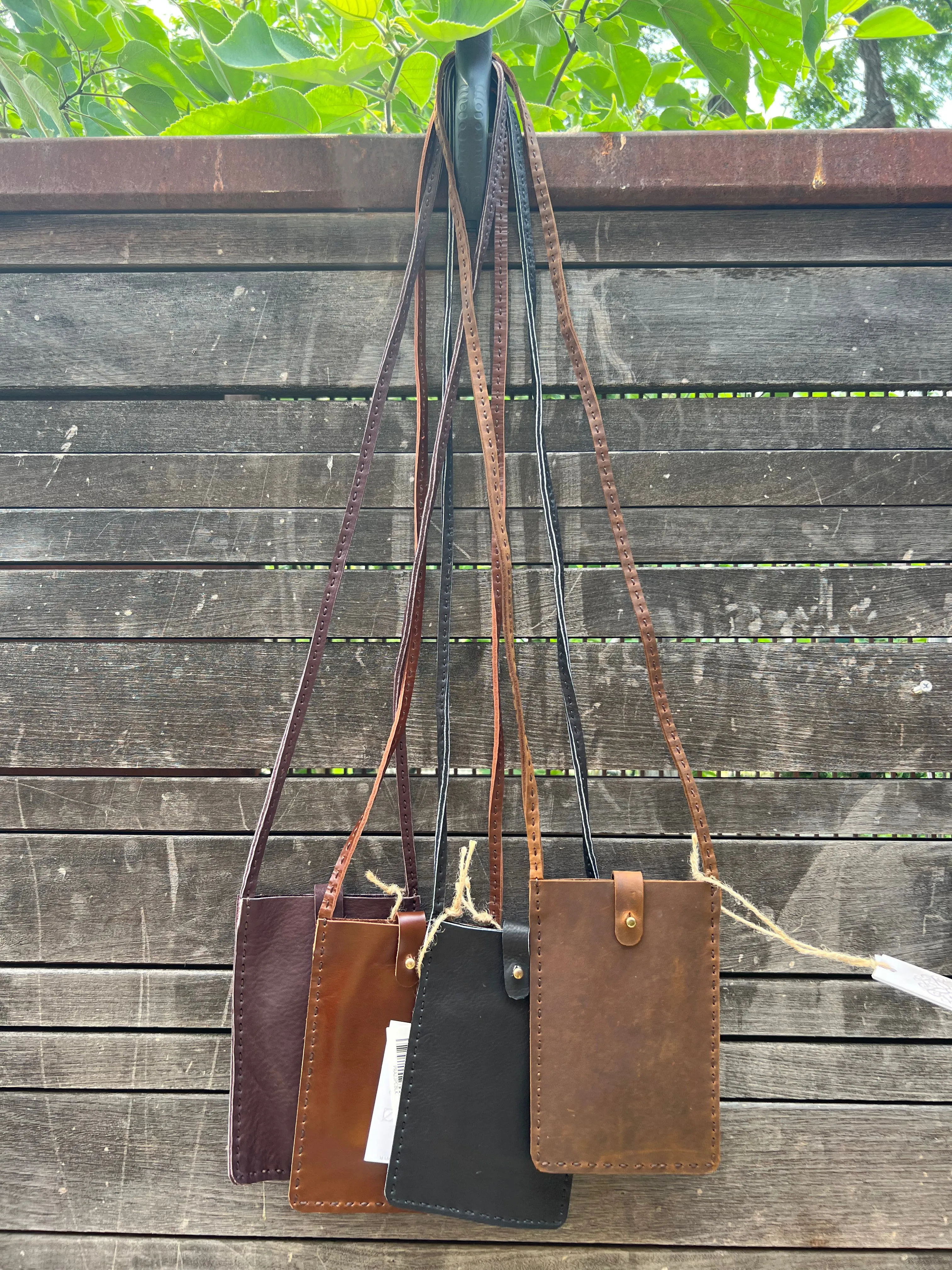 Pranee Classic Phone Crossbody