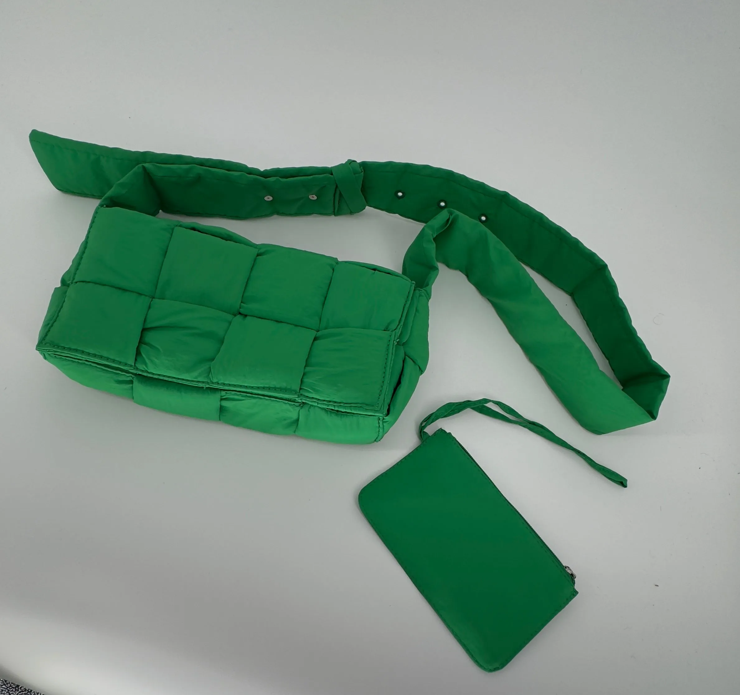 Puffer nylon woven shoulder bags
