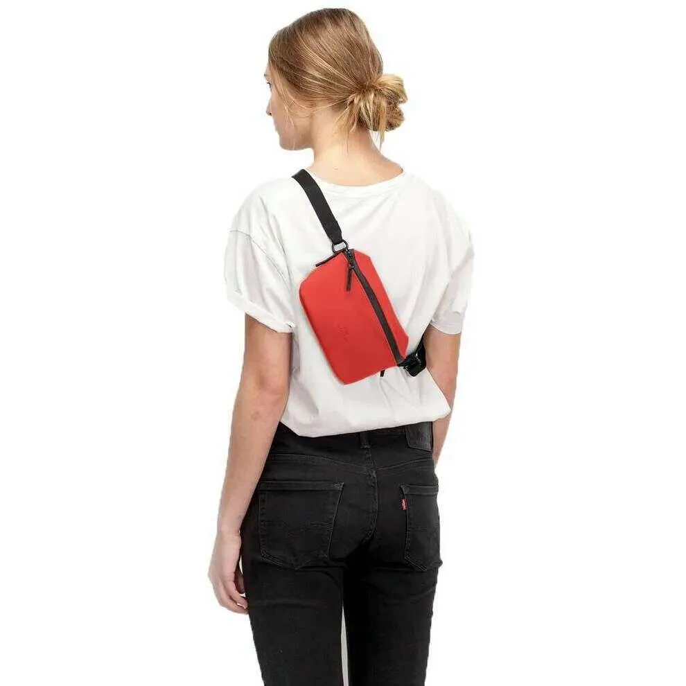 Ucon Acrobatics Lotus Jona Medium Crossbody Bag - Red