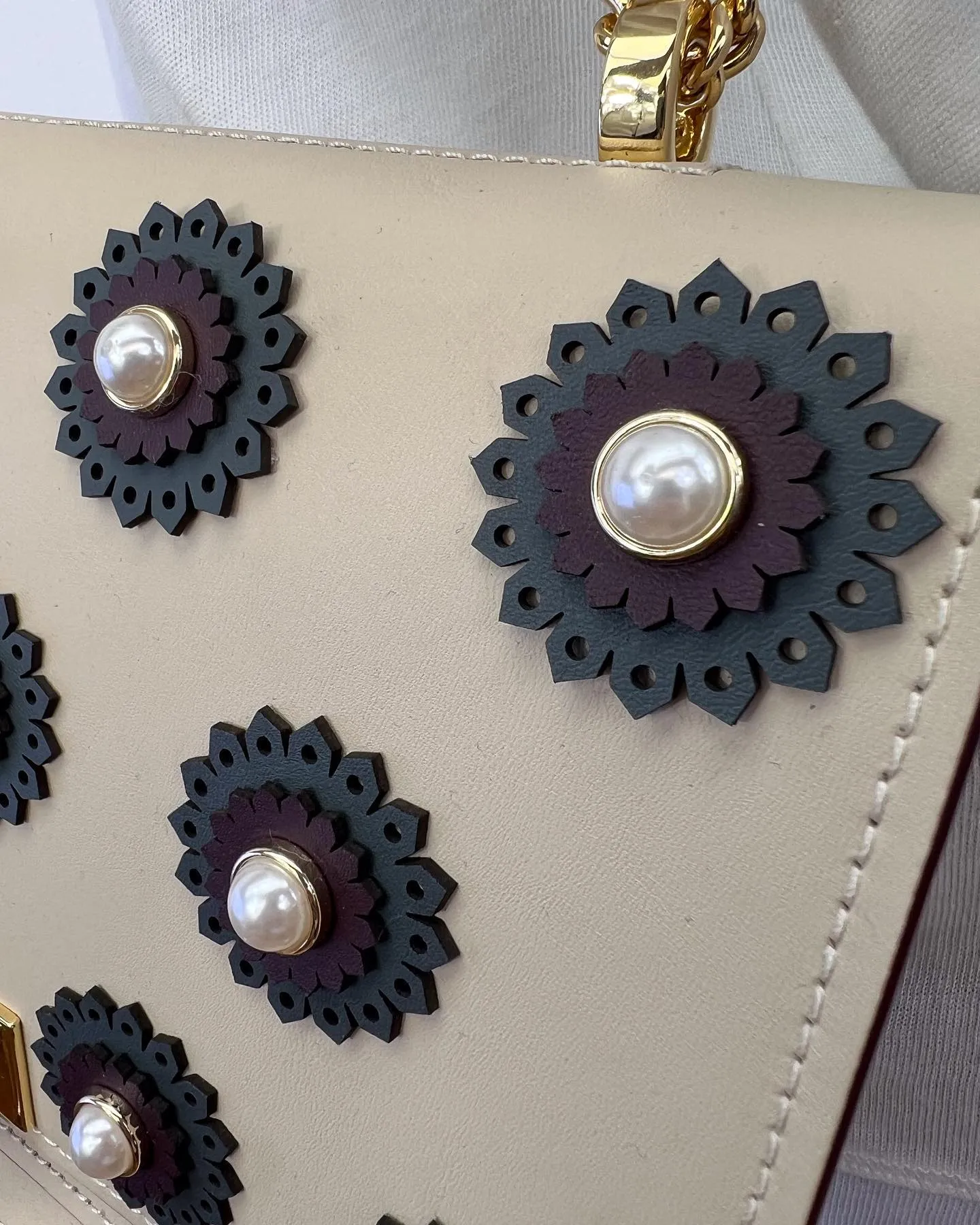 ZAC POSEN EARTHETTE PEARL FLORAL APPLIQUE BELLINI LEATHER CROSSBODY BAG